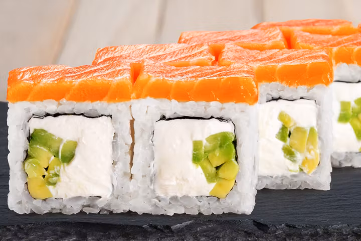 Ролл Филадельфия с Авокадо Лайт